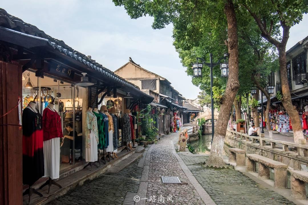 五彩几何塔